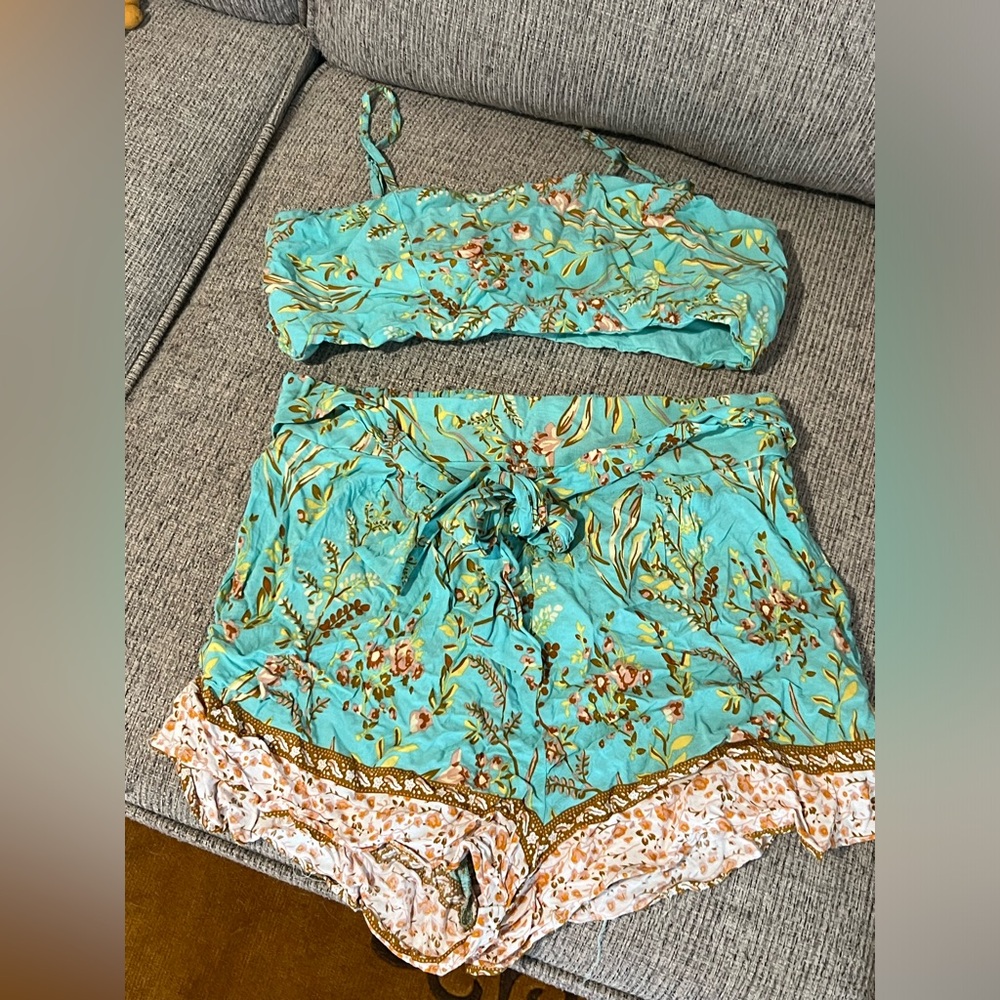 2-piece Shorts and Crop Bra - size M